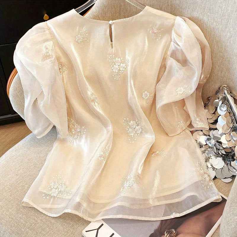 Exquisite embroidered bubble sleeve shirt, elegant charm, fashion design, daily wear preferred, women's shirt boutique.