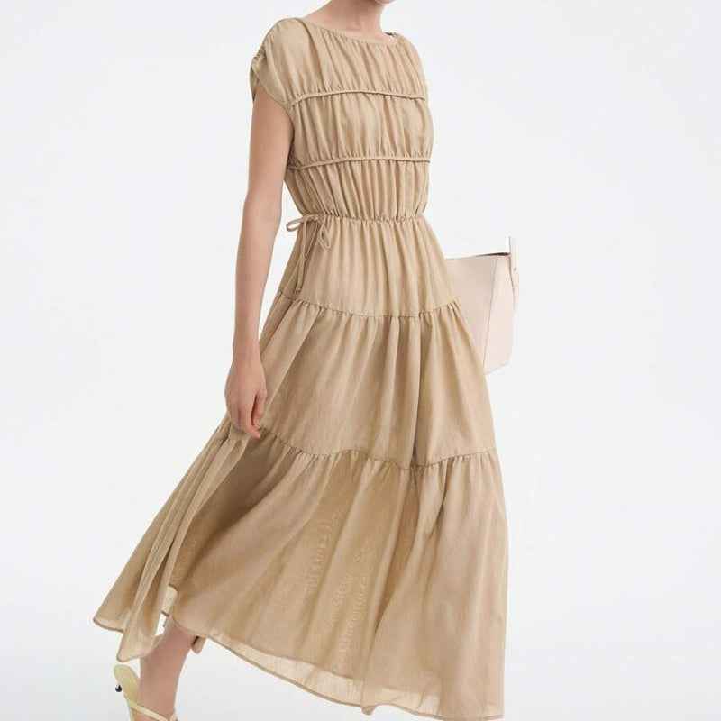 Slim-Fit Fashion Dress: Elegant Multi-Layer Skirt Design Highlighting Women's Softness